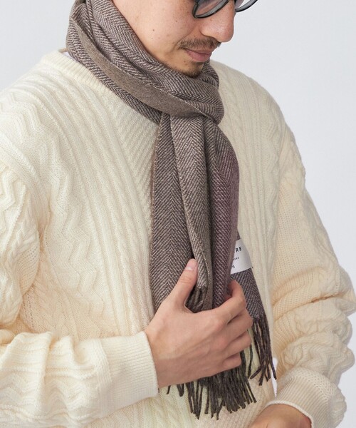 SHIPS（シップス）の「SHIPS: カシミヤ ダブルフェイス ジャカード ヘリンボーン マフラー（マフラー・メンズ・ネイビー/ブラウン/カーキ/ダークグレー・ONE SIZE）」の7枚目の写真