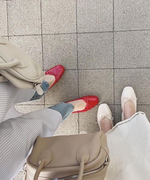 Isn't She?(イズントシー)の「エナメルバレエシューズ(バレエシューズ・レディース・ブラック/アイボリー/レッド・L/S/M)」の3枚目の写真