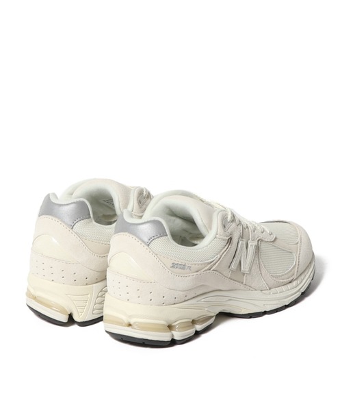 NEW BALANCE(ニューバランス)の「NEW BALANCE / M2002R(スニーカー・レディース・オフホワイト・23/24/25)」の4枚目の写真
