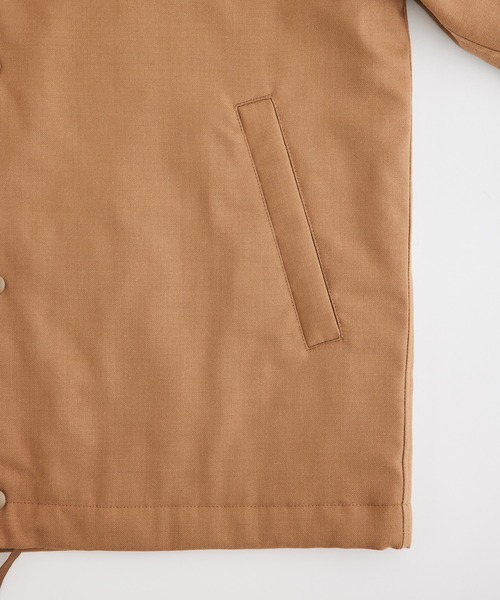 ADAM ET ROPE'（アダムエロペ）の「TWサキソニー オーバーサイズ コーチジャケット/イージーケア（ブルゾン・メンズ・キャメル/ネイビー・M/L）」の6枚目の写真