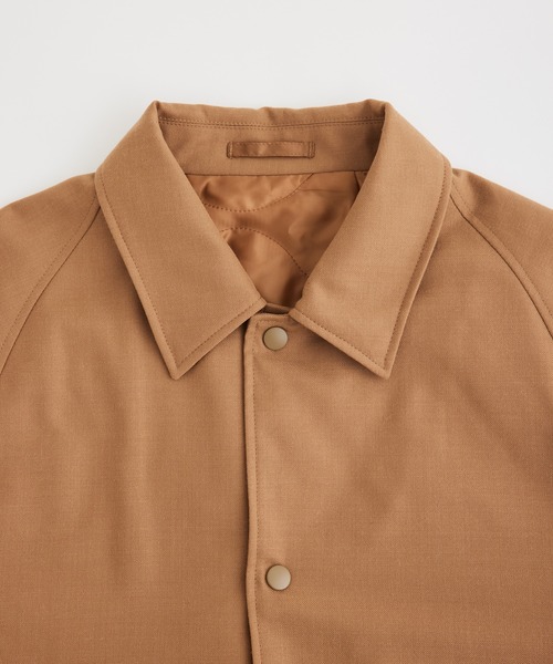 ADAM ET ROPE'（アダムエロペ）の「TWサキソニー オーバーサイズ コーチジャケット/イージーケア（ブルゾン・メンズ・キャメル/ネイビー・M/L）」の3枚目の写真