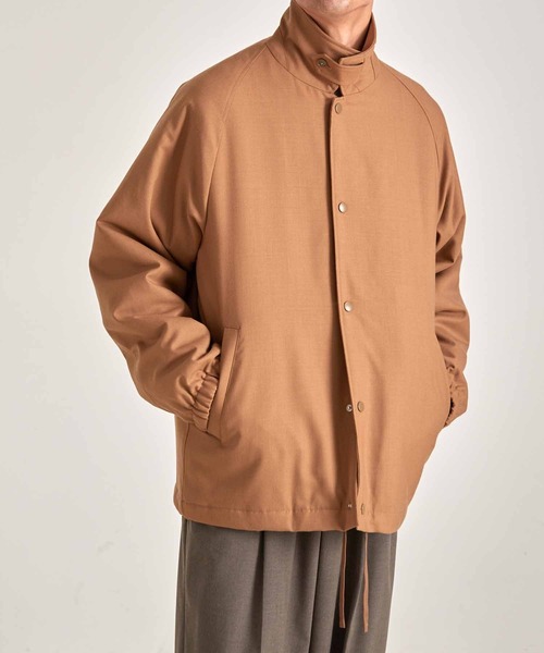 ADAM ET ROPE'（アダムエロペ）の「TWサキソニー オーバーサイズ コーチジャケット/イージーケア（ブルゾン・メンズ・キャメル/ネイビー・M/L）」の16枚目の写真