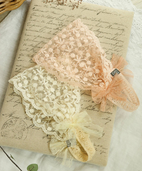 Catherine Cottage（キャサリンコテージ）の「レトロレースヘアバンド（ヘアバンド・キッズ・ベージュ/ピンク・FREE）」の3枚目の写真