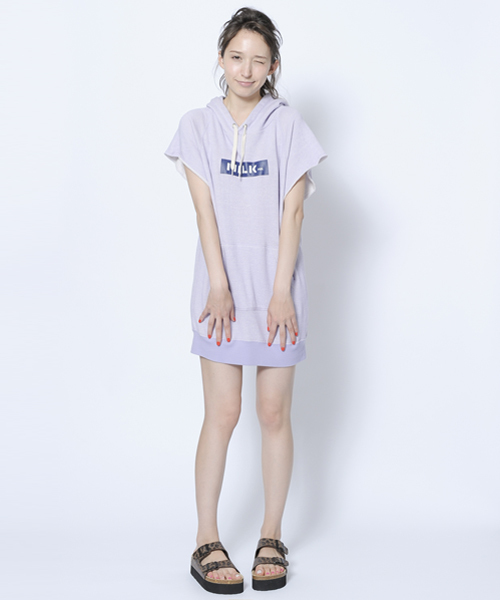 MILKFED.(ミルクフェド)の「BIG SWEAT HOODIE BAR (スウェットワンピース/ロゴ/バー)(チュニック・レディース・ホワイト/アッシュ/ライトパープル・MEDIUM/SMALL)」の3枚目の写真