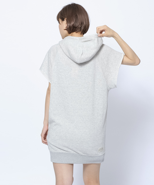 MILKFED.(ミルクフェド)の「BIG SWEAT HOODIE BAR (スウェットワンピース/ロゴ/バー)(チュニック・レディース・ホワイト/アッシュ/ライトパープル・MEDIUM/SMALL)」の6枚目の写真