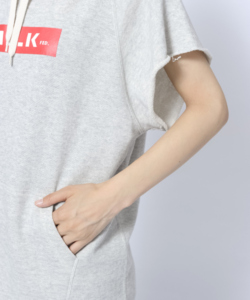 MILKFED.(ミルクフェド)の「BIG SWEAT HOODIE BAR (スウェットワンピース/ロゴ/バー)(チュニック・レディース・ホワイト/アッシュ/ライトパープル・MEDIUM/SMALL)」の7枚目の写真