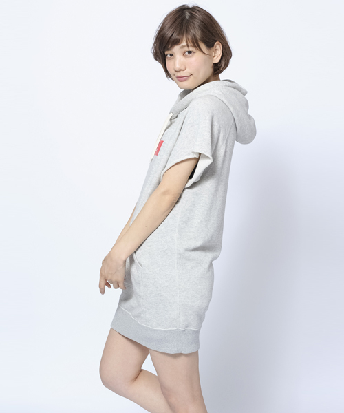 MILKFED.(ミルクフェド)の「BIG SWEAT HOODIE BAR (スウェットワンピース/ロゴ/バー)(チュニック・レディース・ホワイト/アッシュ/ライトパープル・MEDIUM/SMALL)」の9枚目の写真