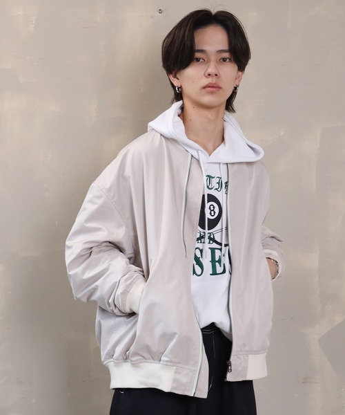 SPINNS（スピンズ）の「【ビックシルエット】ナイロン MA-1 ブルゾン（MA-1・メンズ・ブラック/グレー/カーキ・ONESIZE）」の8枚目の写真