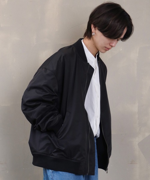 SPINNS（スピンズ）の「【ビックシルエット】ナイロン MA-1 ブルゾン（MA-1・メンズ・ブラック/グレー/カーキ・ONESIZE）」の13枚目の写真