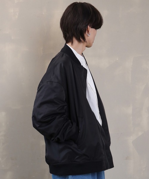 SPINNS（スピンズ）の「【ビックシルエット】ナイロン MA-1 ブルゾン（MA-1・メンズ・ブラック/グレー/カーキ・ONESIZE）」の14枚目の写真