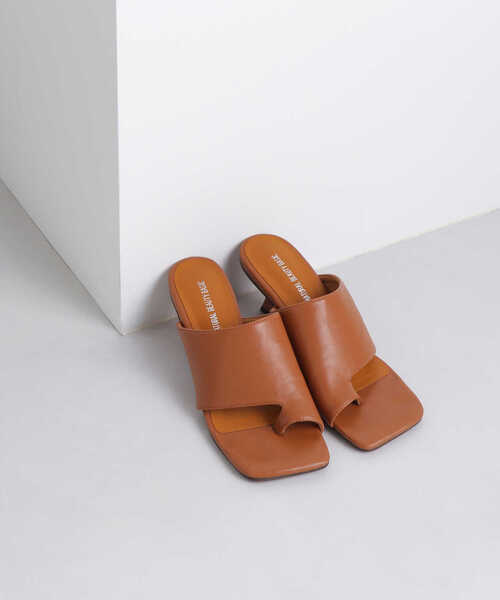 NATURAL BEAUTY BASIC（ナチュラルビューティーベーシック）の「◇【Oggi・VERY掲載】ワイドスクエアサムミュール（サンダル・レディース・ブラック/オフホワイト/キャメル・LARGE/MEDIUM）」の10枚目の写真