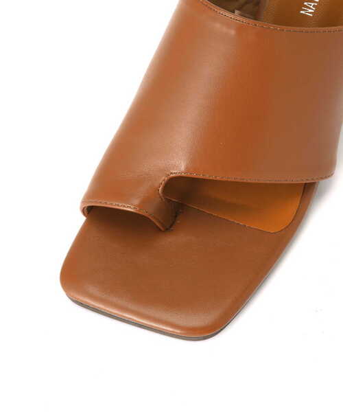 NATURAL BEAUTY BASIC（ナチュラルビューティーベーシック）の「◇【Oggi・VERY掲載】ワイドスクエアサムミュール（サンダル・レディース・ブラック/オフホワイト/キャメル・LARGE/MEDIUM）」の13枚目の写真