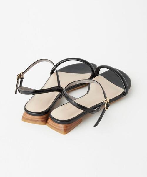 green label relaxing(グリーンレーベルリラクシング)の「ベルトフラット サンダル(1.5cmヒール)(サンダル・レディース・ブラック/オフホワイト/シルバー/その他1・XS/S/M/L/XL)」の6枚目の写真