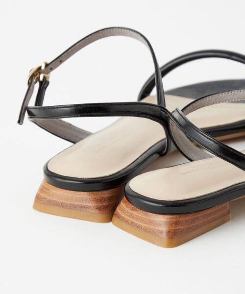 green label relaxing(グリーンレーベルリラクシング)の「ベルトフラット サンダル(1.5cmヒール)(サンダル・レディース・ブラック/オフホワイト/シルバー/その他1・XS/S/M/L/XL)」の13枚目の写真