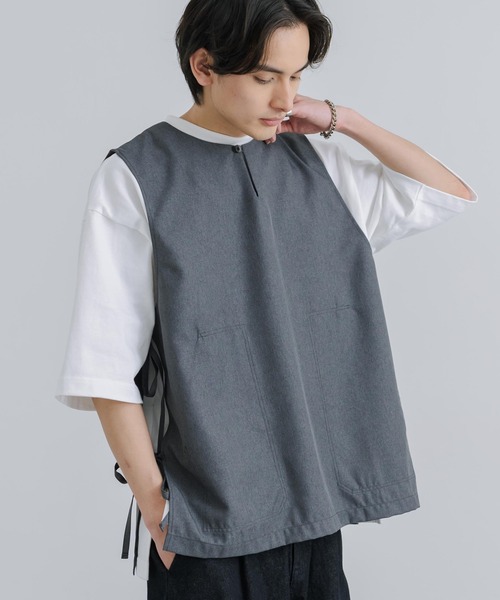 Audience(オーディエンス)の「日本製 接触冷感 リネンライク キーネックプルオーバーミリタリーベスト AUD7179(ベスト・メンズ・ブラック/チャコール・L/M)」の3枚目の写真