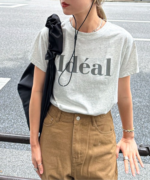 feepur（フェピュール）の「フロッキーロゴアソートシンプルTee（Tシャツ/カットソー・レディース・ネイビー/オートミール/オフホワイト/チャコールグレー・MEDIUM）」の3枚目の写真