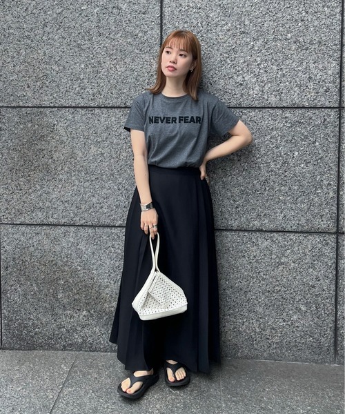 feepur（フェピュール）の「フロッキーロゴアソートシンプルTee（Tシャツ/カットソー・レディース・ネイビー/オートミール/オフホワイト/チャコールグレー・MEDIUM）」の14枚目の写真