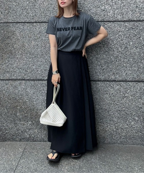 feepur（フェピュール）の「フロッキーロゴアソートシンプルTee（Tシャツ/カットソー・レディース・ネイビー/オートミール/オフホワイト/チャコールグレー・MEDIUM）」の11枚目の写真