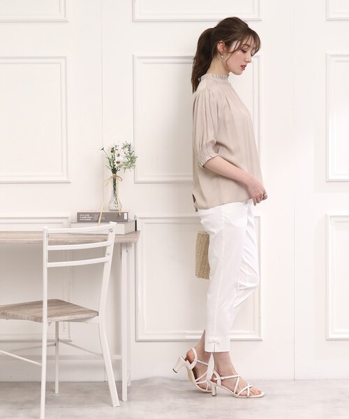 couture brooch（クチュールブローチ）の「◆【前後2WAY/夏まで使えるブラウス】シャーリングフリルネック5分袖ブラウス（シャツ/ブラウス・レディース・ライトグレー/ネイビー/アイボリー・40/38/42）」の20枚目の写真