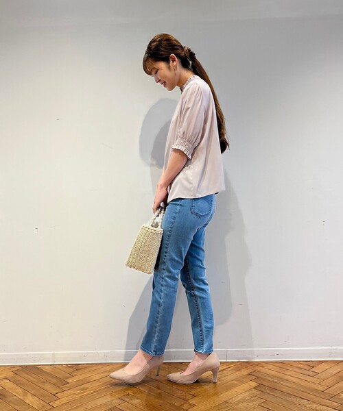 couture brooch（クチュールブローチ）の「◆【前後2WAY/夏まで使えるブラウス】シャーリングフリルネック5分袖ブラウス（シャツ/ブラウス・レディース・ライトグレー/ネイビー/アイボリー・40/38/42）」の16枚目の写真