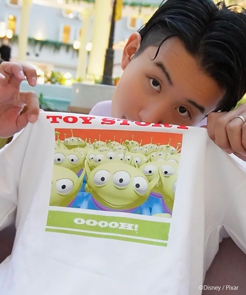Disney(ディズニー)の「ROOPTOKYO別注 TOY STORY(トイ・ストーリー)/フォトプリントスウェット(スウェット・メンズ・ライトブルー/ホワイト系1/グレー/ホワイト系2/ブラック系4/アッシュグレー/ブラック系3/チャコール/ライトピンク/ナチュラル/ブラック系2/ブラック系5/ブラック系1/パープル・XL/M/L)」の3枚目の写真