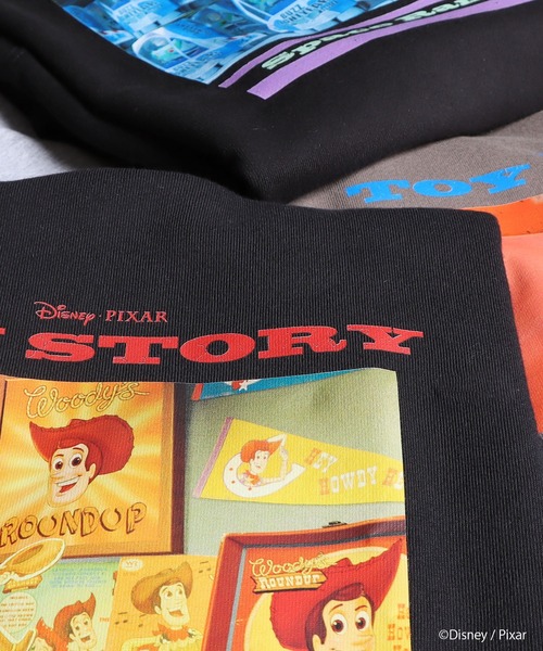 Disney(ディズニー)の「ROOPTOKYO別注 TOY STORY(トイ・ストーリー)/フォトプリントスウェット(スウェット・メンズ・ライトブルー/ホワイト系1/グレー/ホワイト系2/ブラック系4/アッシュグレー/ブラック系3/チャコール/ライトピンク/ナチュラル/ブラック系2/ブラック系5/ブラック系1/パープル・XL/M/L)」の5枚目の写真