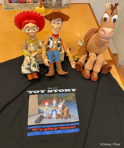 Disney(ディズニー)の「ROOPTOKYO別注 TOY STORY(トイ・ストーリー)/フォトプリントスウェット(スウェット・メンズ・ライトブルー/ホワイト系1/グレー/ホワイト系2/ブラック系4/アッシュグレー/ブラック系3/チャコール/ライトピンク/ナチュラル/ブラック系2/ブラック系5/ブラック系1/パープル・XL/M/L)」の7枚目の写真