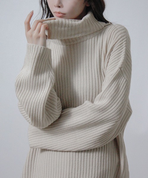Social GIRL(ソーシャルガール)の「タートルロングニットプルオーバー(ニット/セーター・レディース・ブルー/チャコールグレー/ブラック/ライトベージュ・M)」の4枚目の写真