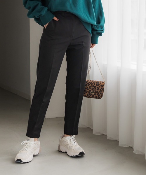 coca(coca)(コカ)の「起毛ツイルセンタープレステーパードパンツ(スラックス・レディース・ブラック/アイボリー・L/M)」の1枚目の写真