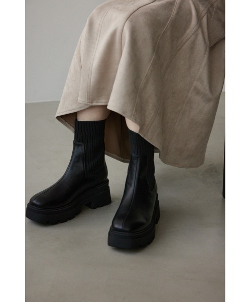 AZUL by moussy（アズールバイマウジー）の「トラックソールソックスブーツ（ブーツ・レディース・ブラック/アイボリー・MEDIUM/SMALL/LL/LARGE）」の11枚目の写真