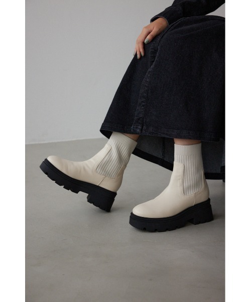 AZUL by moussy（アズールバイマウジー）の「トラックソールソックスブーツ（ブーツ・レディース・ブラック/アイボリー・MEDIUM/SMALL/LL/LARGE）」の3枚目の写真