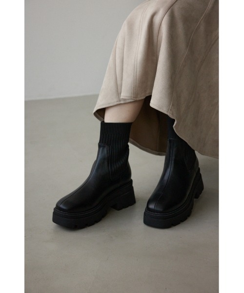 AZUL by moussy（アズールバイマウジー）の「トラックソールソックスブーツ（ブーツ・レディース・ブラック/アイボリー・MEDIUM/SMALL/LL/LARGE）」の4枚目の写真