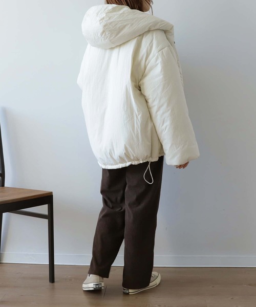 mil(ミル)の「【150㎝前後の小柄さんサイズ】ショールカラーミドルコート【ポケット裏フリース素材・ヴィンテージ風】(ブルゾン・レディース・オフホワイト/ブラック・S)」の16枚目の写真