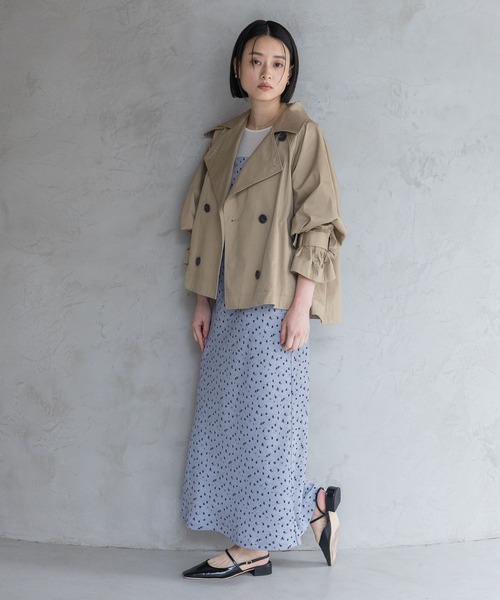 A part by（アパートバイ）の「キャンディースリーブショートトレンチコート（トレンチコート・レディース・ネイビー/ライトベージュ/ブラウン系その他2/カーキ/ベージュ・SMALL/MEDIUM）」の9枚目の写真