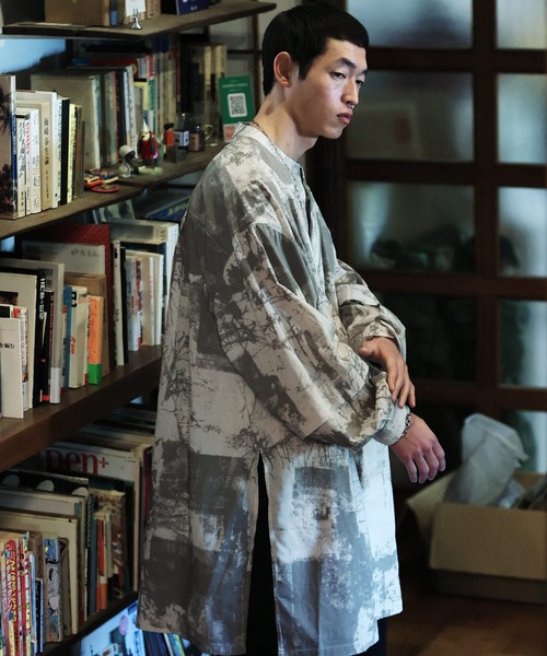 Aphlotus（アプロタス）の「麻混 スタンドカラー サイドスリット パフスリーブ プルオーバーロングシャツ（シャツ/ブラウス・メンズ・アイボリー/グレー/ブラック・LARGE/MEDIUM）」の4枚目の写真