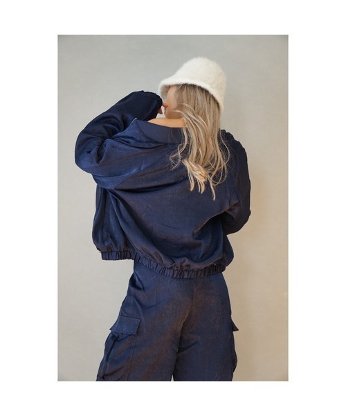 ODORATA（オドラタ）の「【ODORATA】 サテンブルゾン（ブルゾン・レディース・ネイビー・FREE）」の2枚目の写真