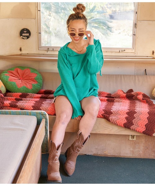 anap mimpi(アナップミンピ)の「ワッフル 薄ニット フーディ ビッグユッタリ トップス(Tシャツ/カットソー・レディース・グリーン/ネイビー・FREE)」の20枚目の写真