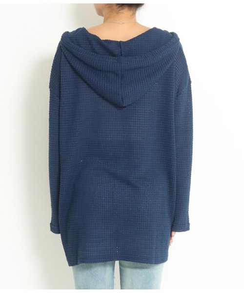 anap mimpi(アナップミンピ)の「ワッフル 薄ニット フーディ ビッグユッタリ トップス(Tシャツ/カットソー・レディース・グリーン/ネイビー・FREE)」の5枚目の写真