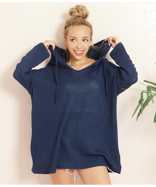 anap mimpi(アナップミンピ)の「ワッフル 薄ニット フーディ ビッグユッタリ トップス(Tシャツ/カットソー・レディース・グリーン/ネイビー・FREE)」の22枚目の写真