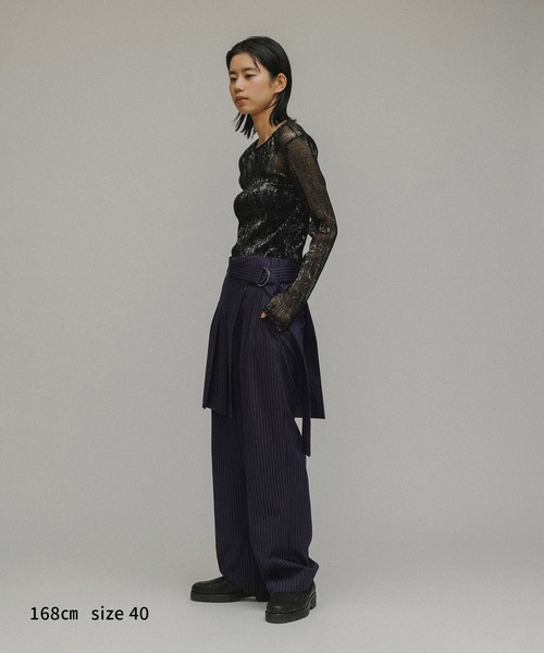 M TO R（ムウトアール）の「［PANTS］PINSTRIPE STRAIGHT PANTS（その他パンツ・レディース・ライトグレー/ネイビー・38/40）」の6枚目の写真