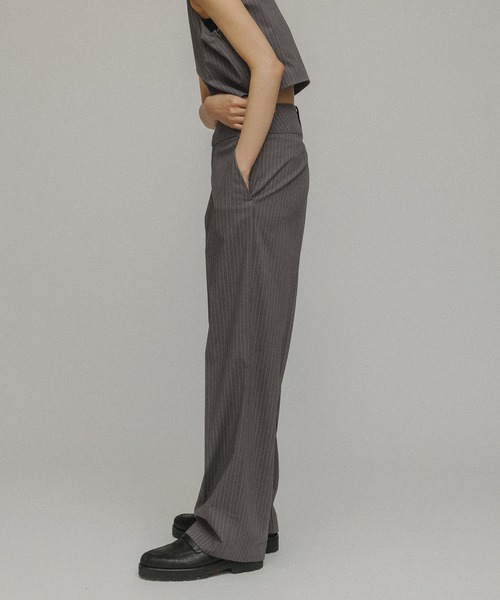 M TO R（ムウトアール）の「［PANTS］PINSTRIPE STRAIGHT PANTS（その他パンツ・レディース・ライトグレー/ネイビー・38/40）」の7枚目の写真