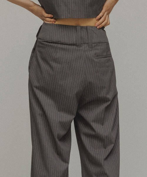 M TO R（ムウトアール）の「［PANTS］PINSTRIPE STRAIGHT PANTS（その他パンツ・レディース・ライトグレー/ネイビー・38/40）」の8枚目の写真