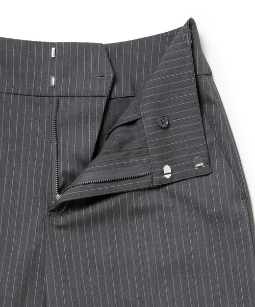 M TO R（ムウトアール）の「［PANTS］PINSTRIPE STRAIGHT PANTS（その他パンツ・レディース・ライトグレー/ネイビー・38/40）」の19枚目の写真