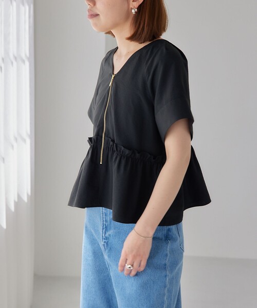 EMMEL REFINES(エメルリファインズ)の「<EMMEL REFINES>EM 2WAY ZIP フリル ブラウス(シャツ/ブラウス・レディース・ブラック/ホワイト・FREE)」の4枚目の写真
