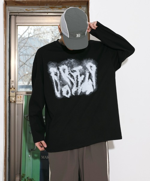 FOLLOWIN（フォロウィン）の「[UNISEX]ビンテージオーバーフィットレタリングスプレープリントロングティー（Tシャツ/カットソー・レディース・ホワイト/チャコール/ライトベージュ/ブラック・FREE）」の3枚目の写真