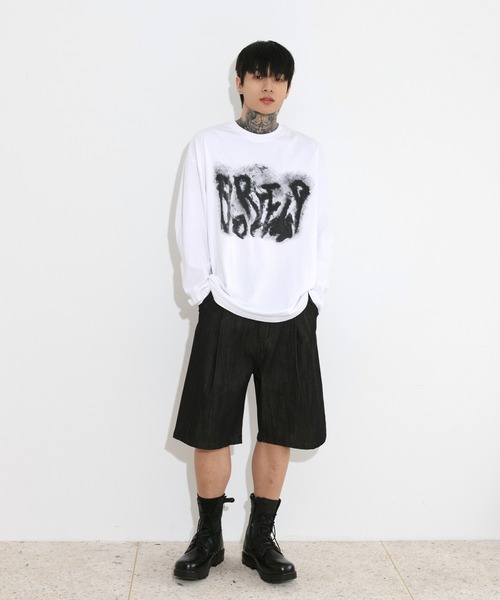 FOLLOWIN（フォロウィン）の「[UNISEX]ビンテージオーバーフィットレタリングスプレープリントロングティー（Tシャツ/カットソー・レディース・ホワイト/チャコール/ライトベージュ/ブラック・FREE）」の8枚目の写真