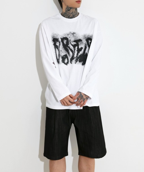 FOLLOWIN（フォロウィン）の「[UNISEX]ビンテージオーバーフィットレタリングスプレープリントロングティー（Tシャツ/カットソー・レディース・ホワイト/チャコール/ライトベージュ/ブラック・FREE）」の10枚目の写真
