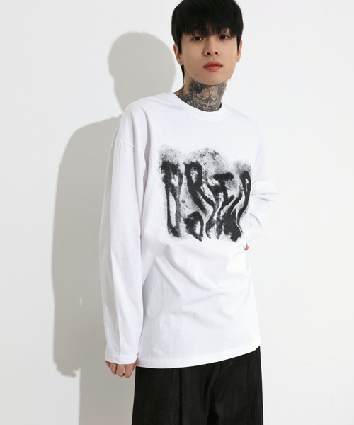 FOLLOWIN（フォロウィン）の「[UNISEX]ビンテージオーバーフィットレタリングスプレープリントロングティー（Tシャツ/カットソー・レディース・ホワイト/チャコール/ライトベージュ/ブラック・FREE）」の11枚目の写真