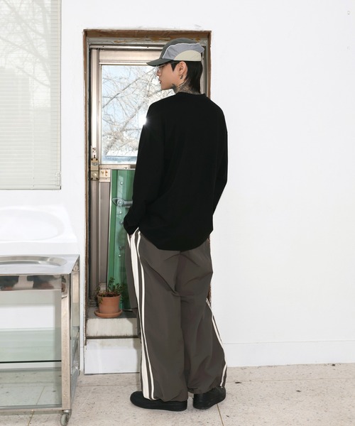 FOLLOWIN（フォロウィン）の「[UNISEX]ビンテージオーバーフィットレタリングスプレープリントロングティー（Tシャツ/カットソー・レディース・ホワイト/チャコール/ライトベージュ/ブラック・FREE）」の15枚目の写真