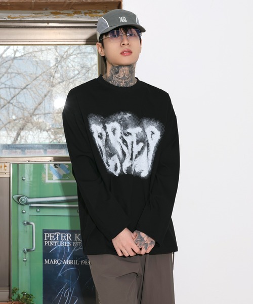 FOLLOWIN（フォロウィン）の「[UNISEX]ビンテージオーバーフィットレタリングスプレープリントロングティー（Tシャツ/カットソー・レディース・ホワイト/チャコール/ライトベージュ/ブラック・FREE）」の17枚目の写真